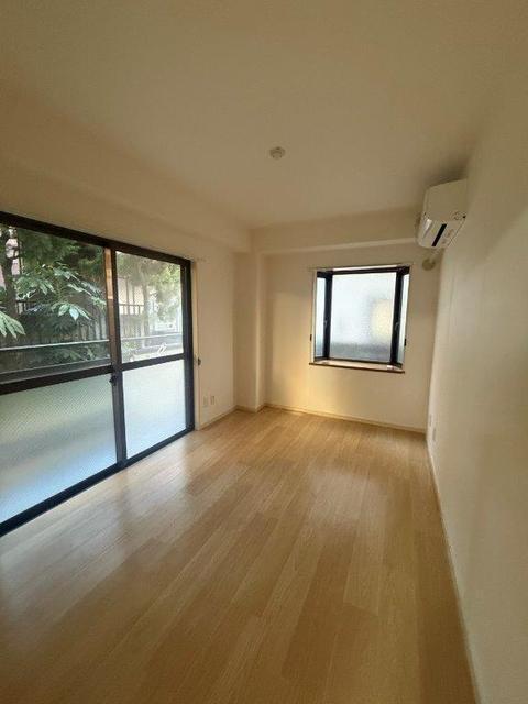 居室・リビング　東側洋室