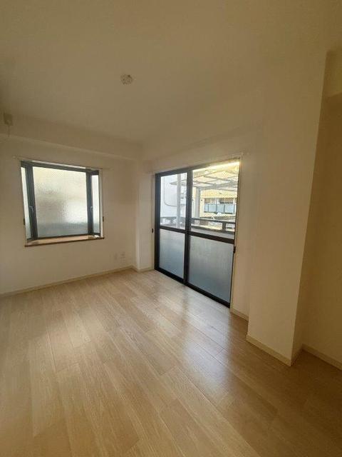 居室・リビング　西側洋室