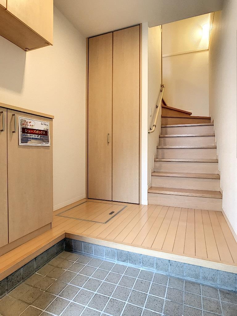 玄関　他室参照