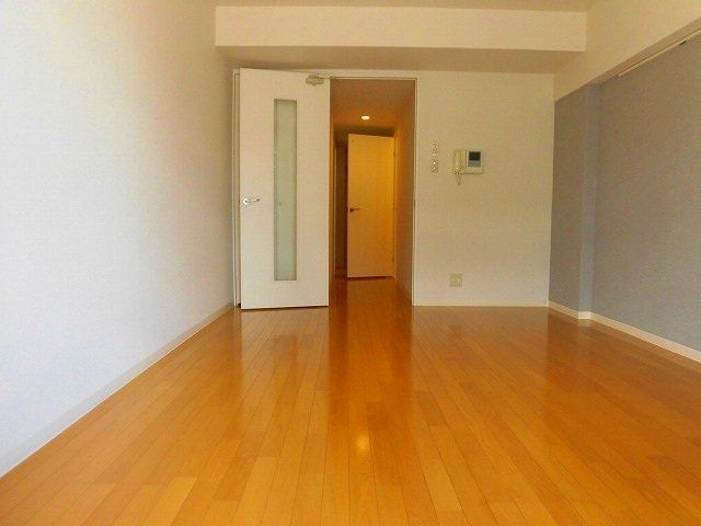 居室・リビング　広めの洋室8.6帖です。