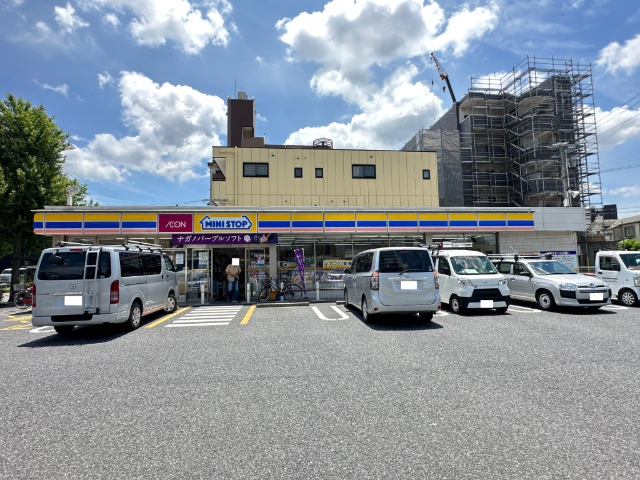 コンビニ　ミニストップ（コンビニ）まで240m