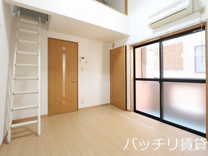 居室・リビング　別号室の画像の為、現状を優先致します。