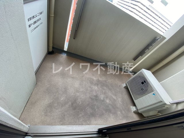 バルコニー　バルコニーからの眺めを楽しみながら食事をしませんか