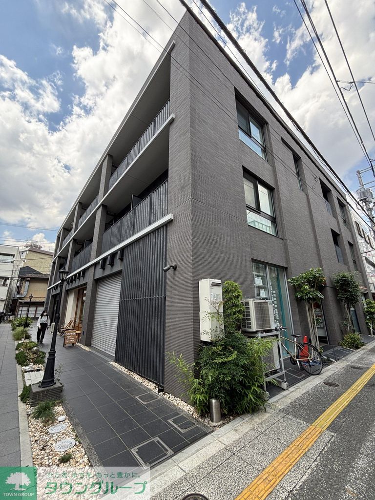 建物外観　駐車場