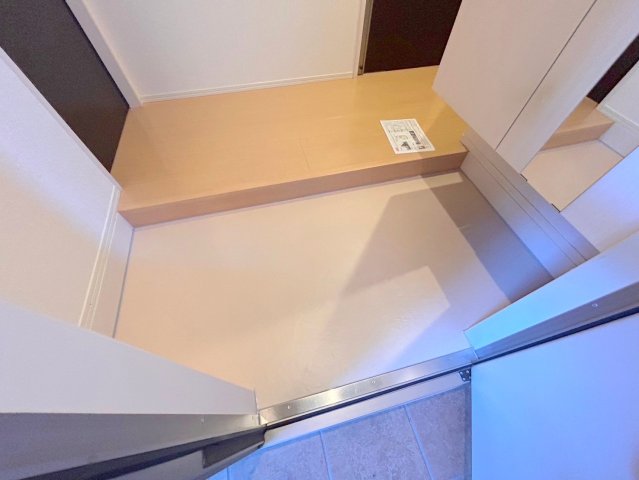 玄関　玄関が大きいと、とても解放感があります。