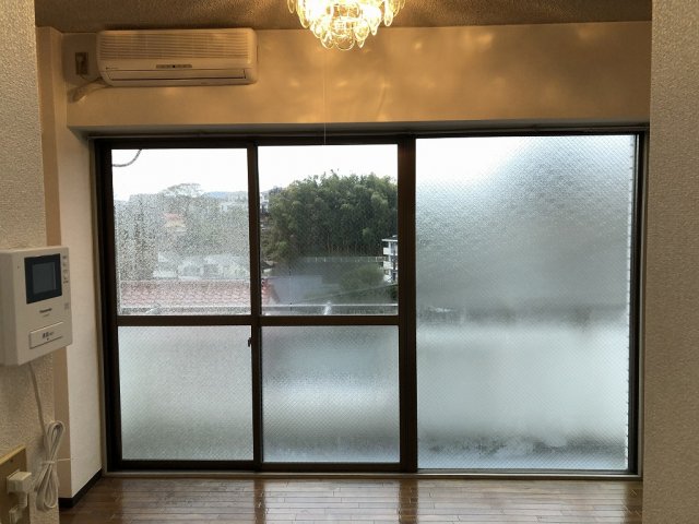居室・リビング　同物件・別部屋画像【左右反転】