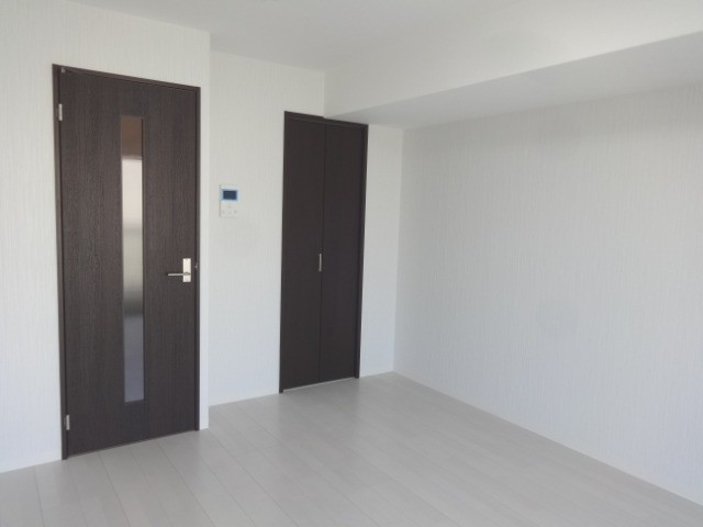 その他　白を基調にした清潔感あるお部屋です。