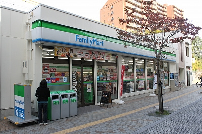 コンビニ　ファミリーマート 阪急御影駅前店（コンビニ）まで376m