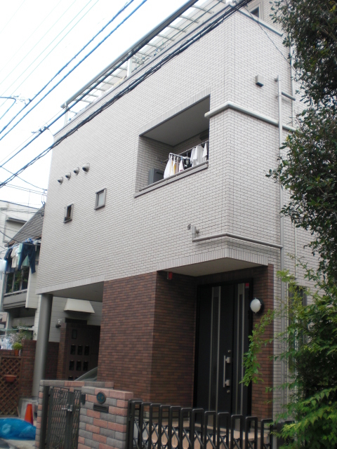 建物外観　２００５年築の賃貸マンション