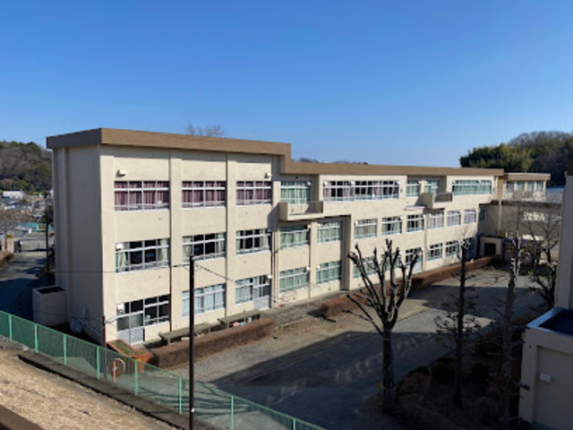 中学校　八王子市立中山中学校（中学校）まで1155m