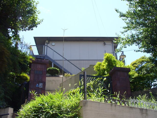建物外観　最寄り駅から徒歩７分の立地です。