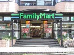コンビニ　ファミリーマート 南青山四丁目店（コンビニ）まで94m