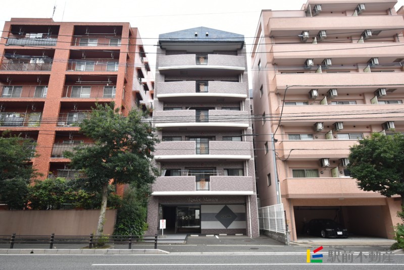 建物外観　向いにコンビニがあります♪