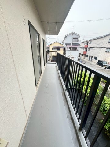 玄関　同物件、別号室の写真です。