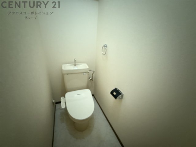 トイレ　温水洗浄便座付きのトイレです♪