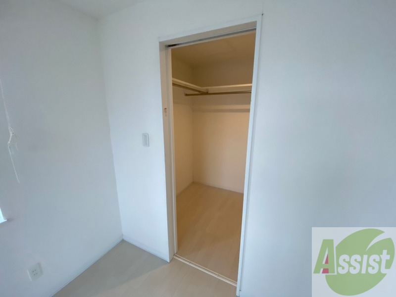 収納　寝室の収納です。部屋がすっきり片付きます。