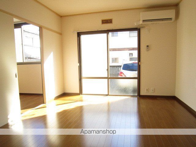 アーバン中山の居間写真