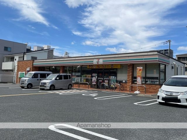 コンビニ　セブンイレブン（コンビニ）まで657m