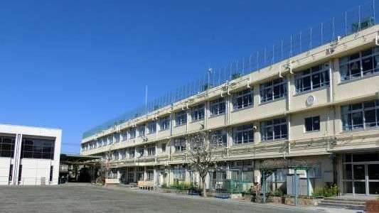 小学校　烏山小学校（小学校）まで740m
