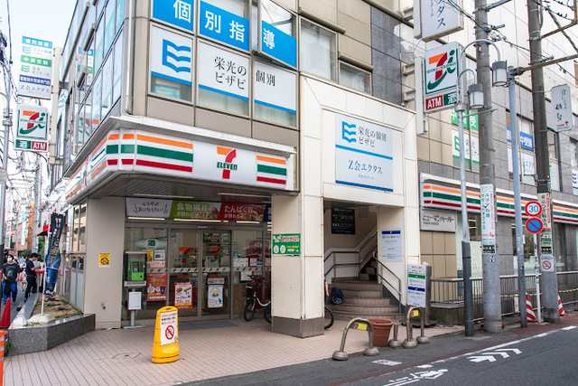 コンビニ　セブンイレブン目黒自由が丘1丁目東店（コンビニ）まで323m