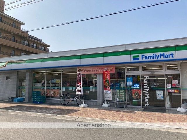 コンビニ　ファミリーマート（コンビニ）まで264m