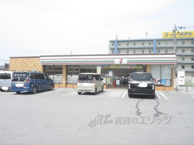 コンビニ　セブンイレブン彦根小泉町店（コンビニ）まで200m