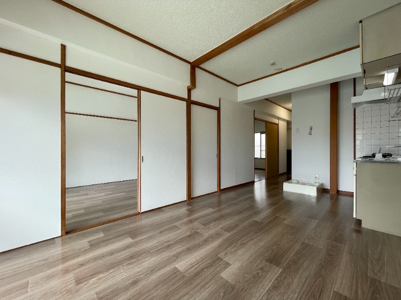 ハイデンス岡山の居間写真