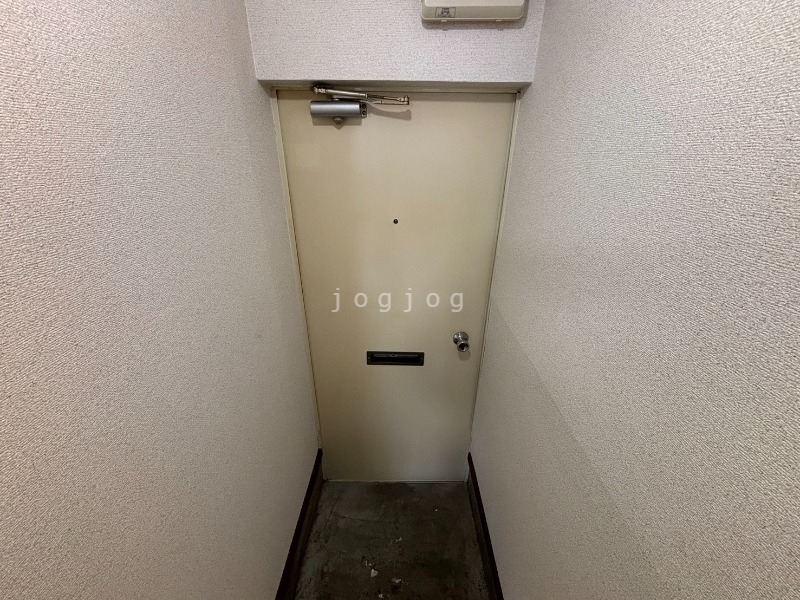 玄関　ゆったりとした玄関です。