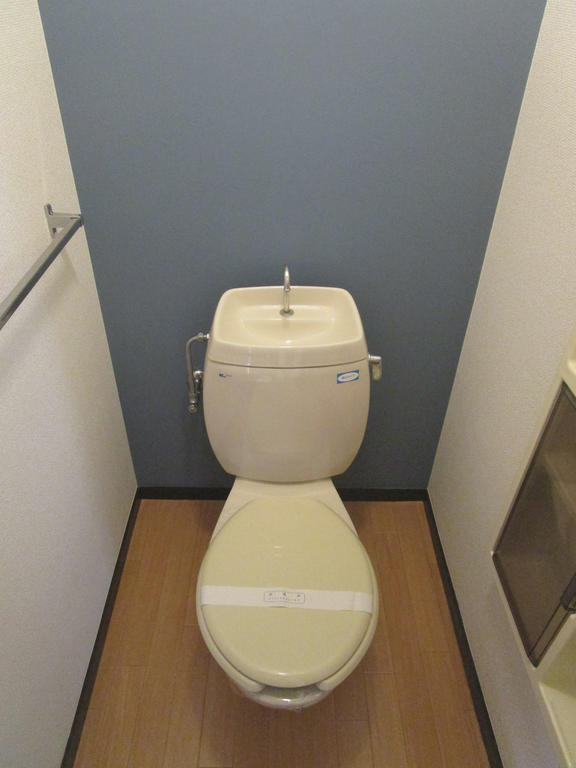 トイレ　温水洗浄便座付き！