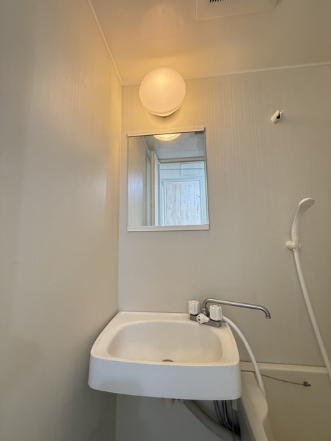 洗面設備　別部屋参考写真です