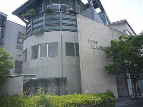 図書館　豊中市立服部図書館（図書館）まで411m