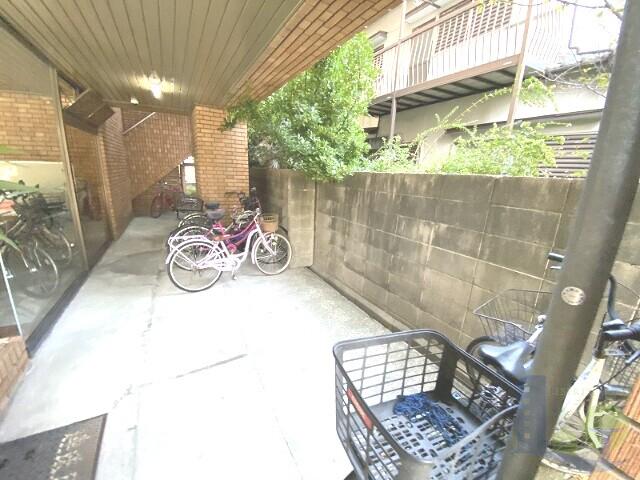 その他共有部分　屋根付き駐輪場