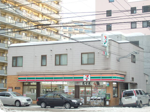 コンビニ　セブンイレブン札幌南4条東店（コンビニ）まで124m