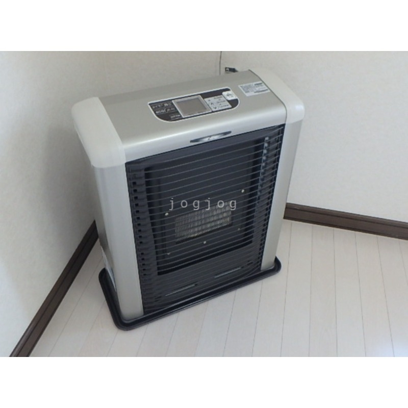 その他設備　冬はあったか石油ストーブです。