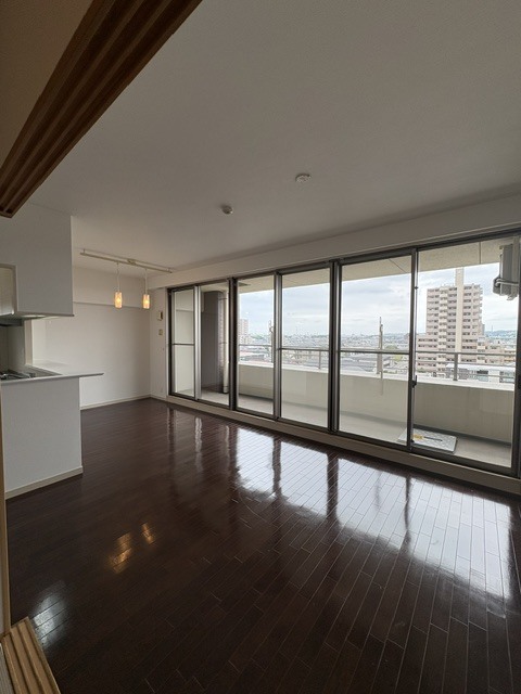 ロイヤルマンション四日市芝田の居間写真