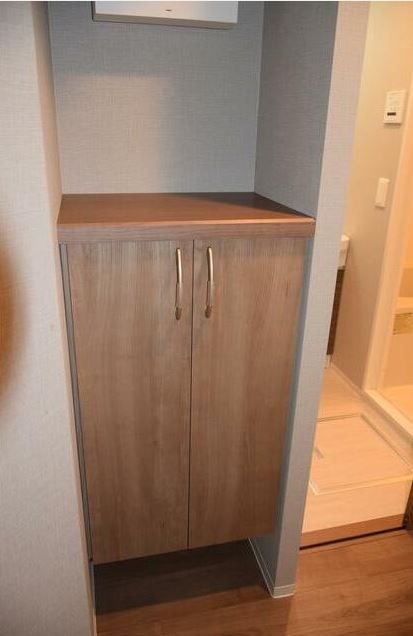 玄関　お部屋毎にカラーが違います。