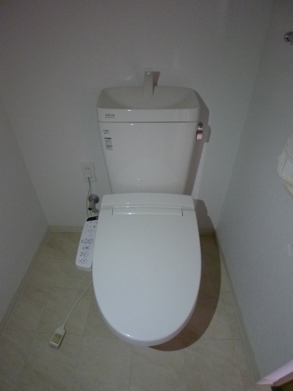 地下鉄東山線 名古屋駅 徒歩5分 6階建 築41年のトイレ写真