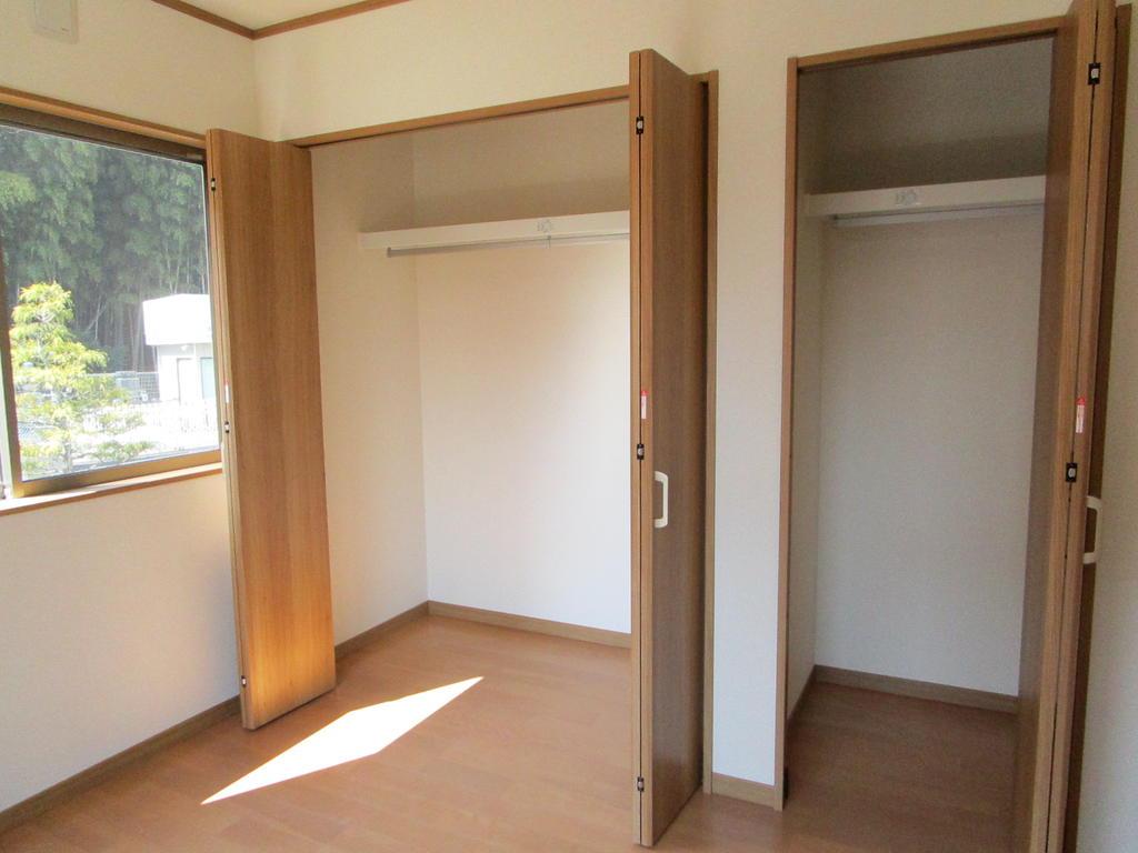 収納　家族の荷物がたっぷり納まるクローゼット