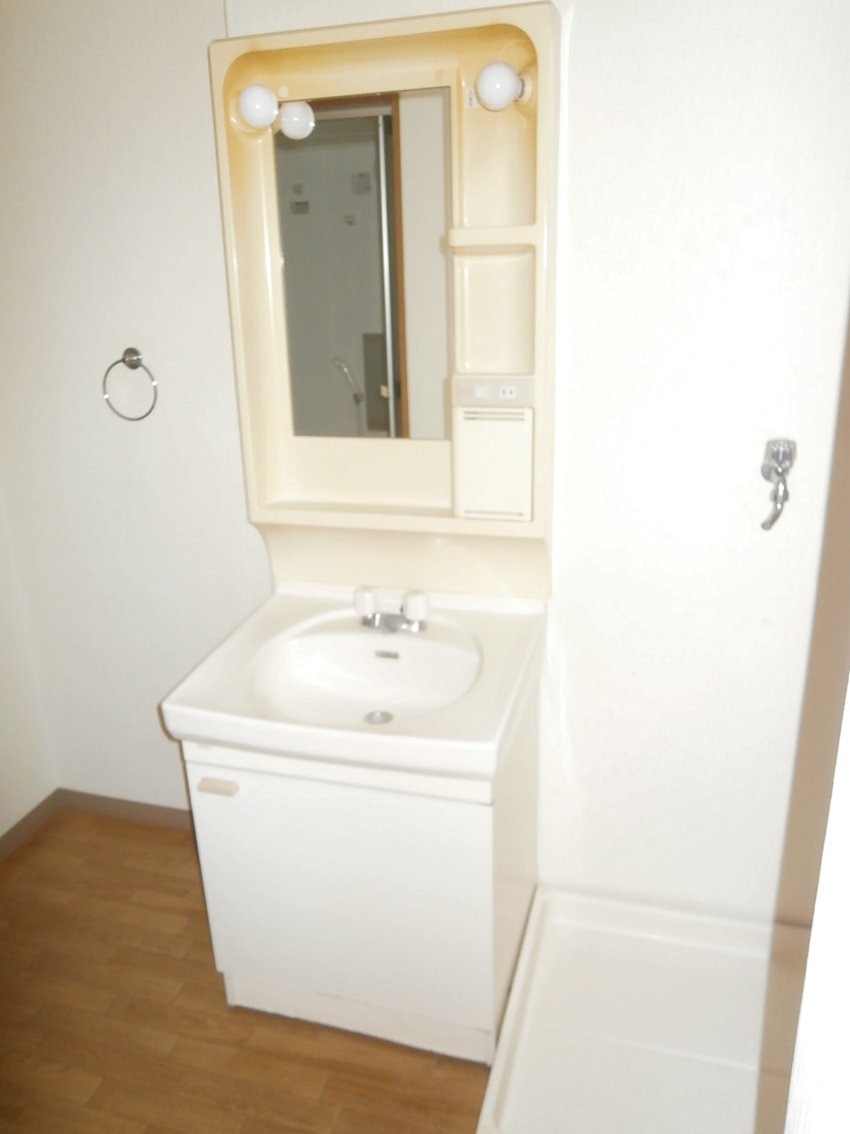 洗面設備　新しく交換してあります