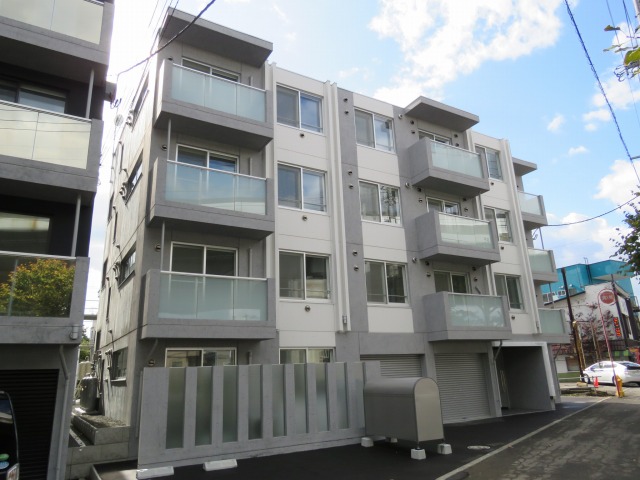 札幌市西区発寒十二条のマンションの建物外観