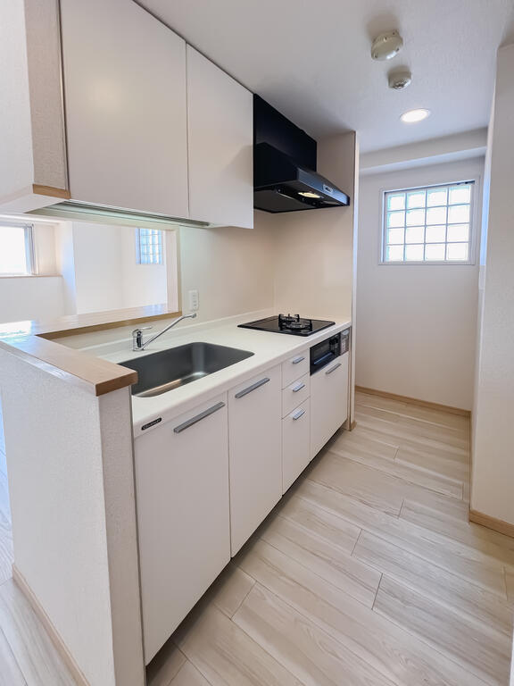 キッチン　※写真は類似間取り別部屋。色味等異なる場合があります。