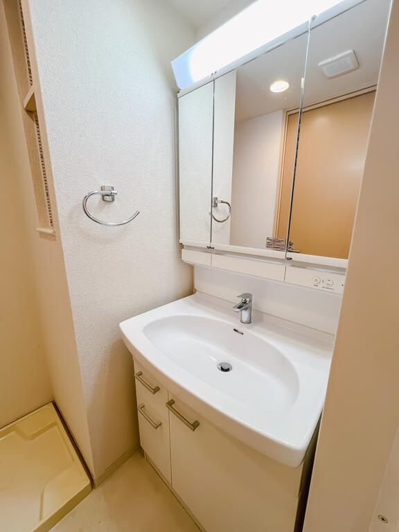 洗面設備　※写真は類似間取り別部屋。色味等異なる場合があります。