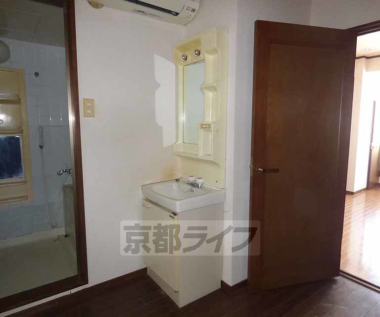 洗面設備　独立洗面台です。