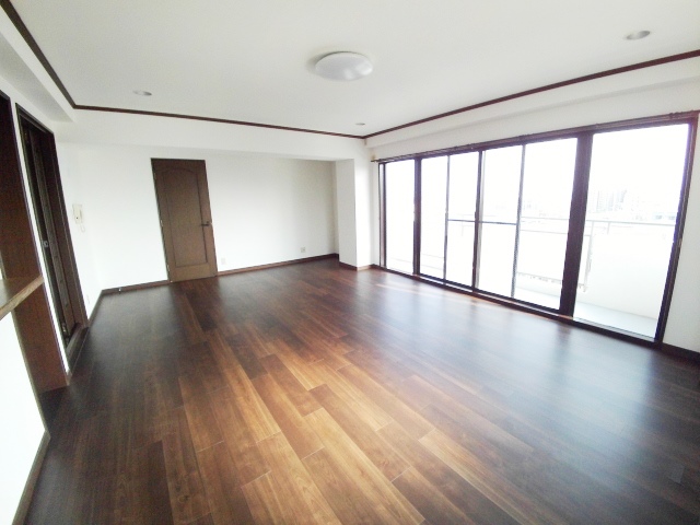 その他部屋・スペース　南向きの明るいお部屋。