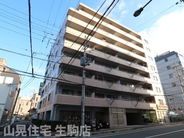 【生駒市元町のマンションの建物外観】