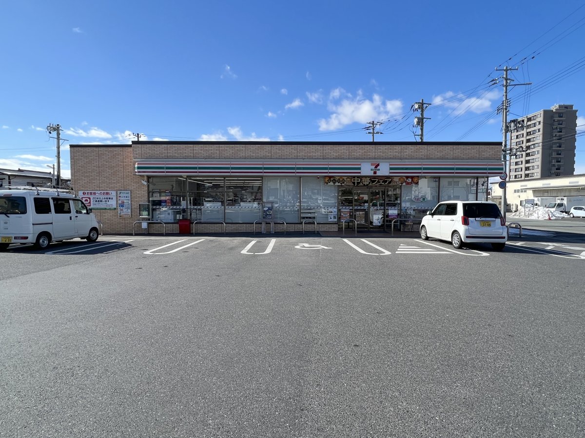 コンビニ　セブンイレブン山形南栄町2丁目店（コンビニ）まで245m