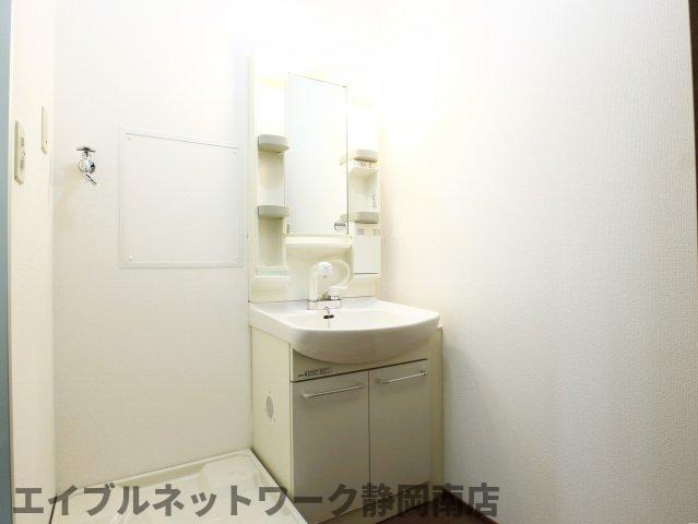 洗面設備　スペースが確保できる洗面所です