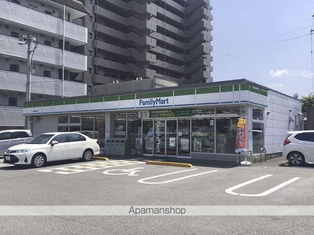 コンビニ　ファミリーマート（コンビニ）まで774m