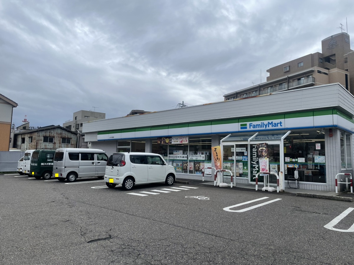 コンビニ　ファミリーマート上大川前通店（コンビニ）まで248m