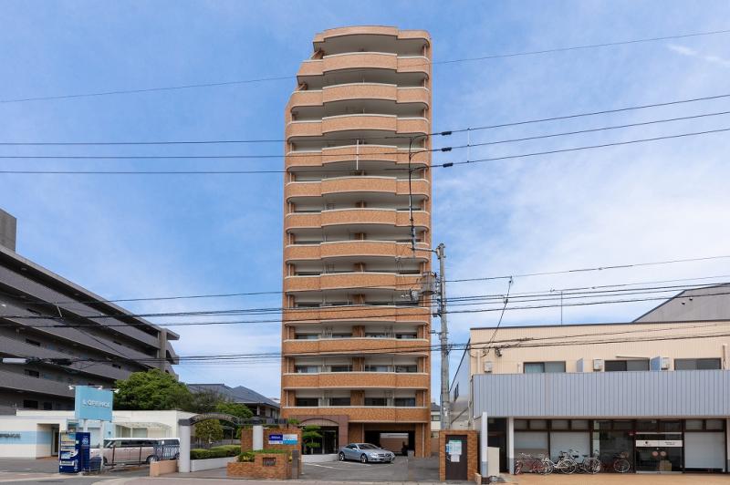 高松市栗林町のマンションの建物外観